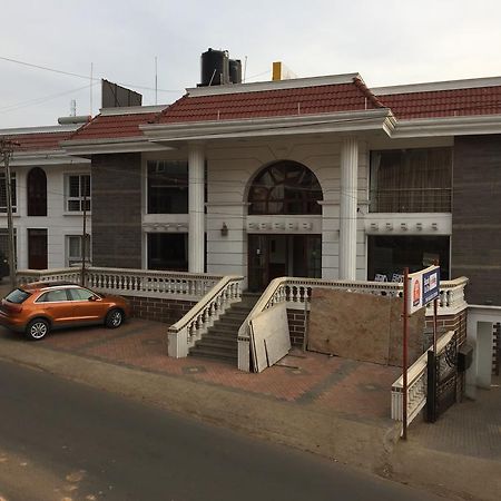 The Majestic Crown Hotel Ooty Exterior photo