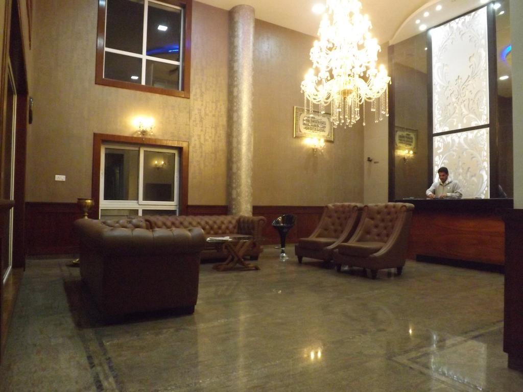The Majestic Crown Hotel Ooty Exterior photo