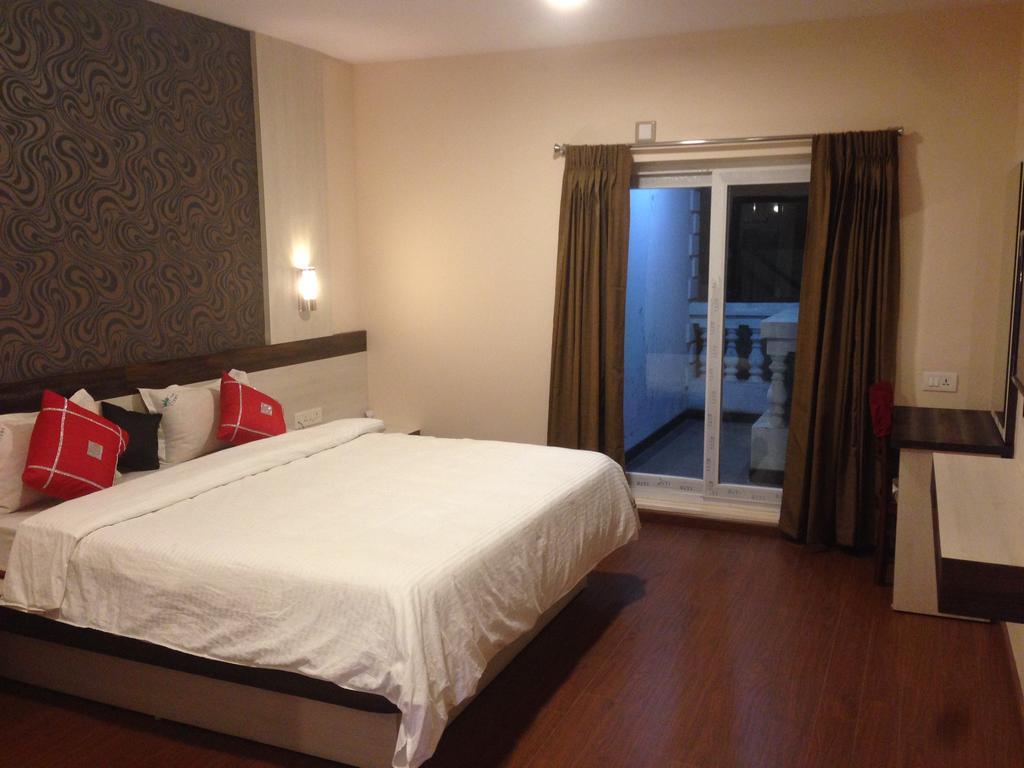The Majestic Crown Hotel Ooty Exterior photo
