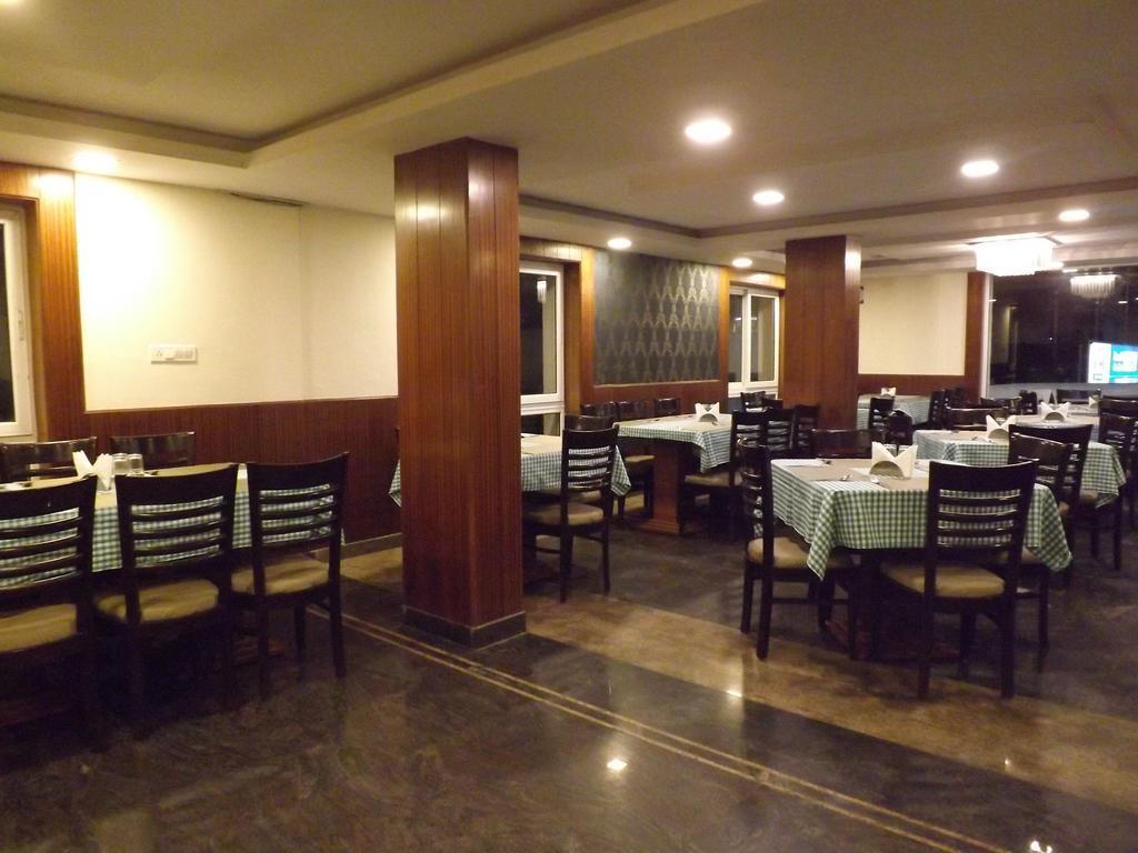 The Majestic Crown Hotel Ooty Exterior photo